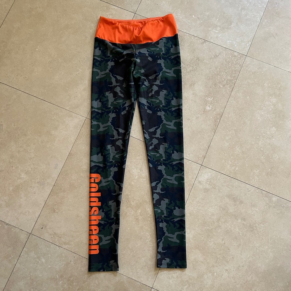 Goldsheep Women’s Camo and Orange Spell Out Logo Leggings Size Small